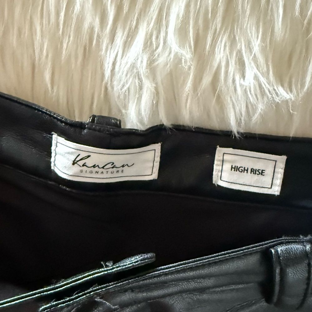 Black faux leather shorts - Picture 7 of 7